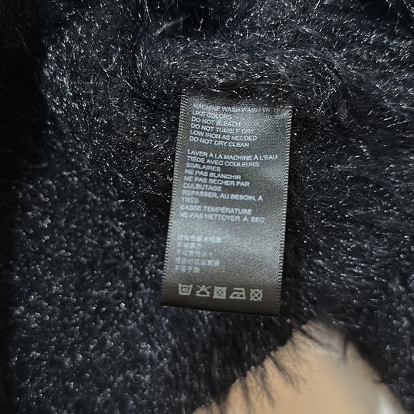 URBAN Outfitters Cozy Cropped Pullover Fuzzy Black Jacket Size Medium - Picture 6 of 6